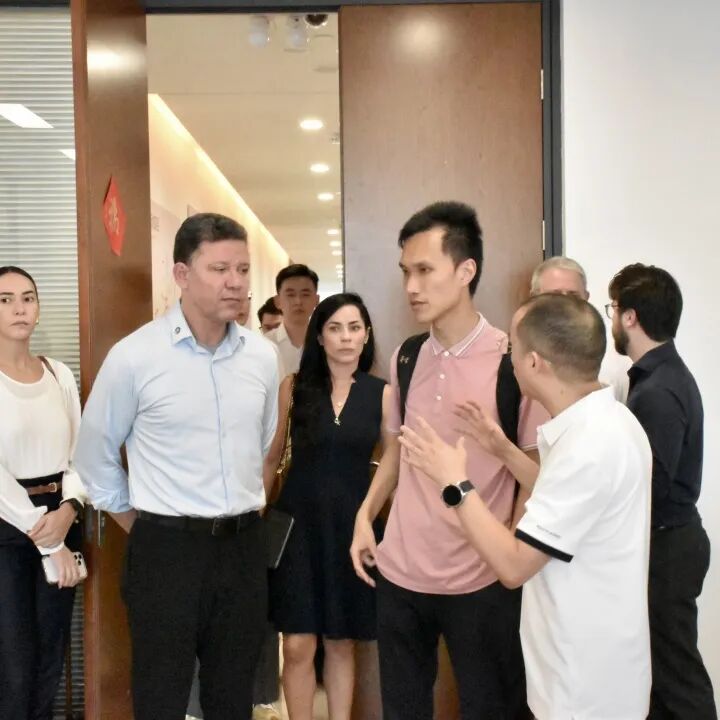 巴西朗多尼亚州代表团莅临东彩科技考察交流